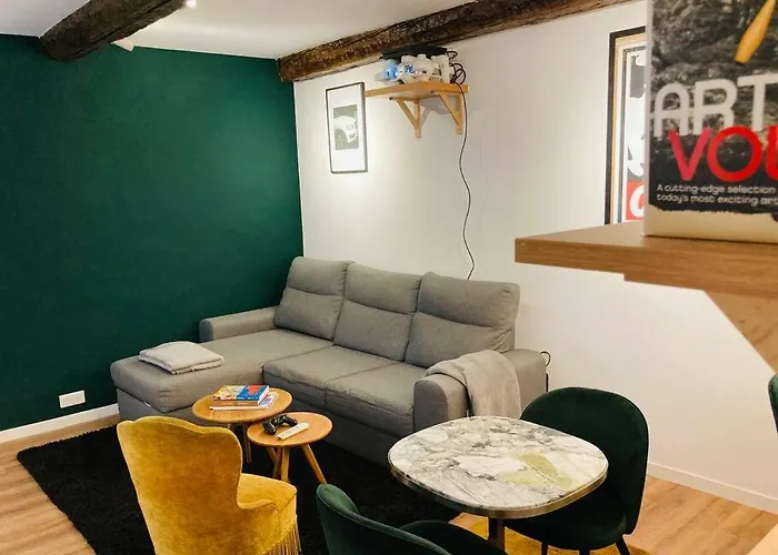 Vieux Garibaldi Renove Nizza